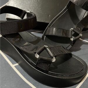 DKNY Sandals Womens Platform Wedge Strappy Black 7.5